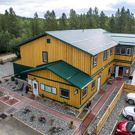 Upper Laberge Hot Springs Campground & Hostel المظهر الخارجي الصورة