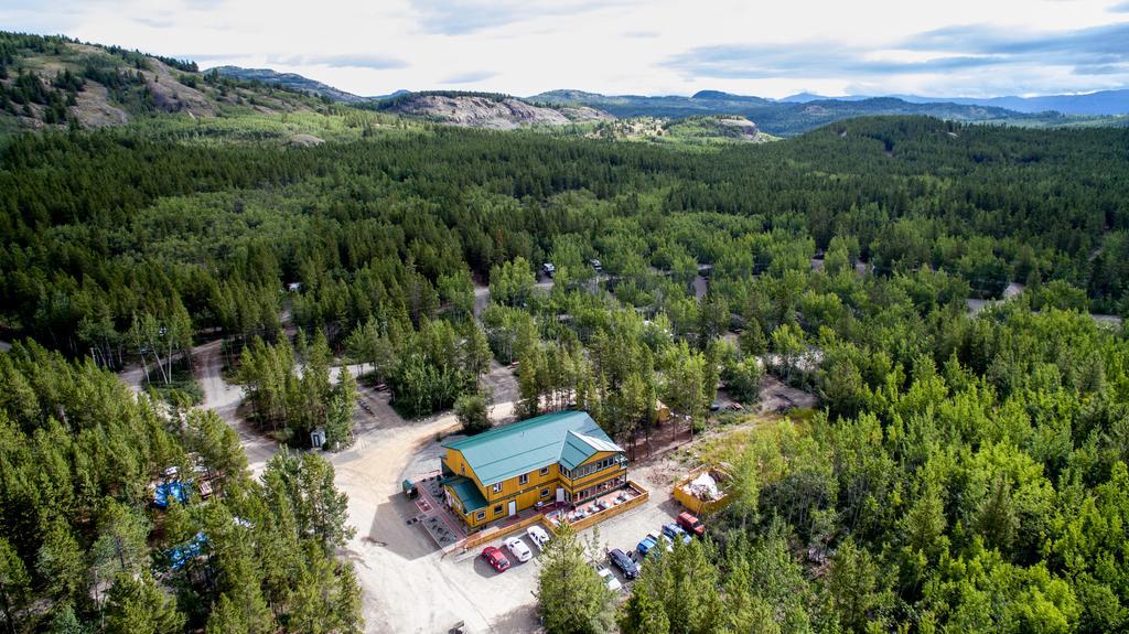 Upper Laberge Hot Springs Campground & Hostel المظهر الخارجي الصورة