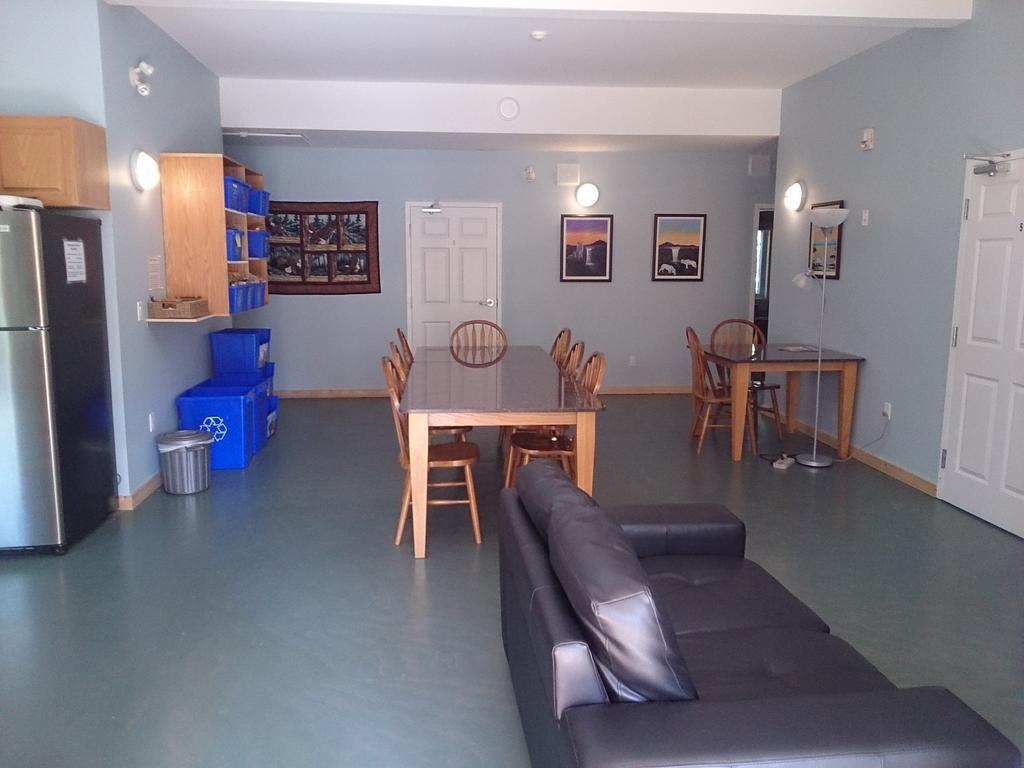 Upper Laberge Hot Springs Campground & Hostel المظهر الخارجي الصورة