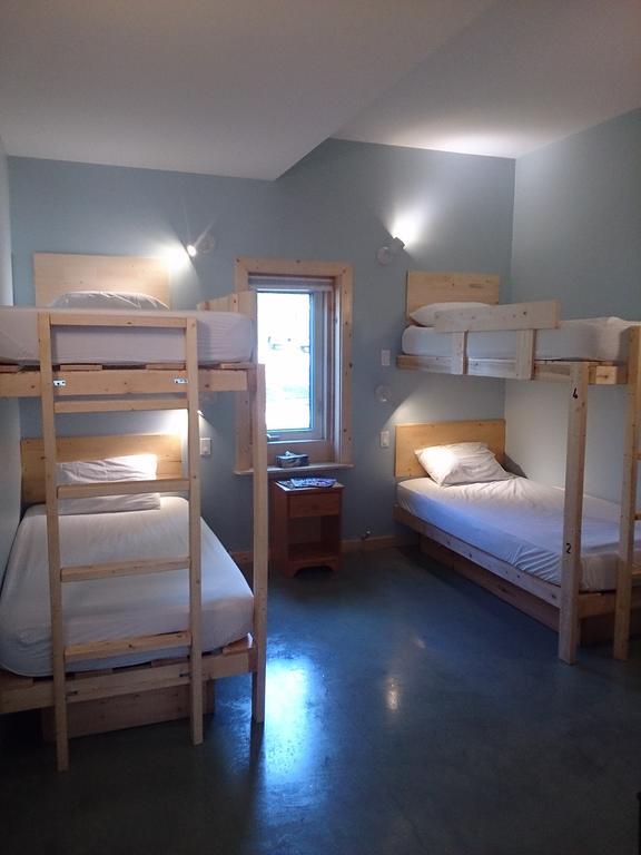 Upper Laberge Hot Springs Campground & Hostel الغرفة الصورة