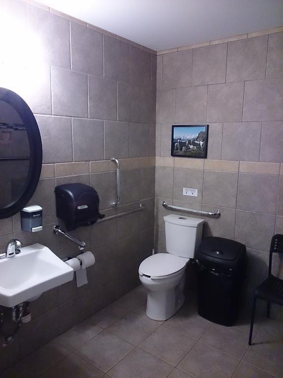 Upper Laberge Hot Springs Campground & Hostel المظهر الخارجي الصورة