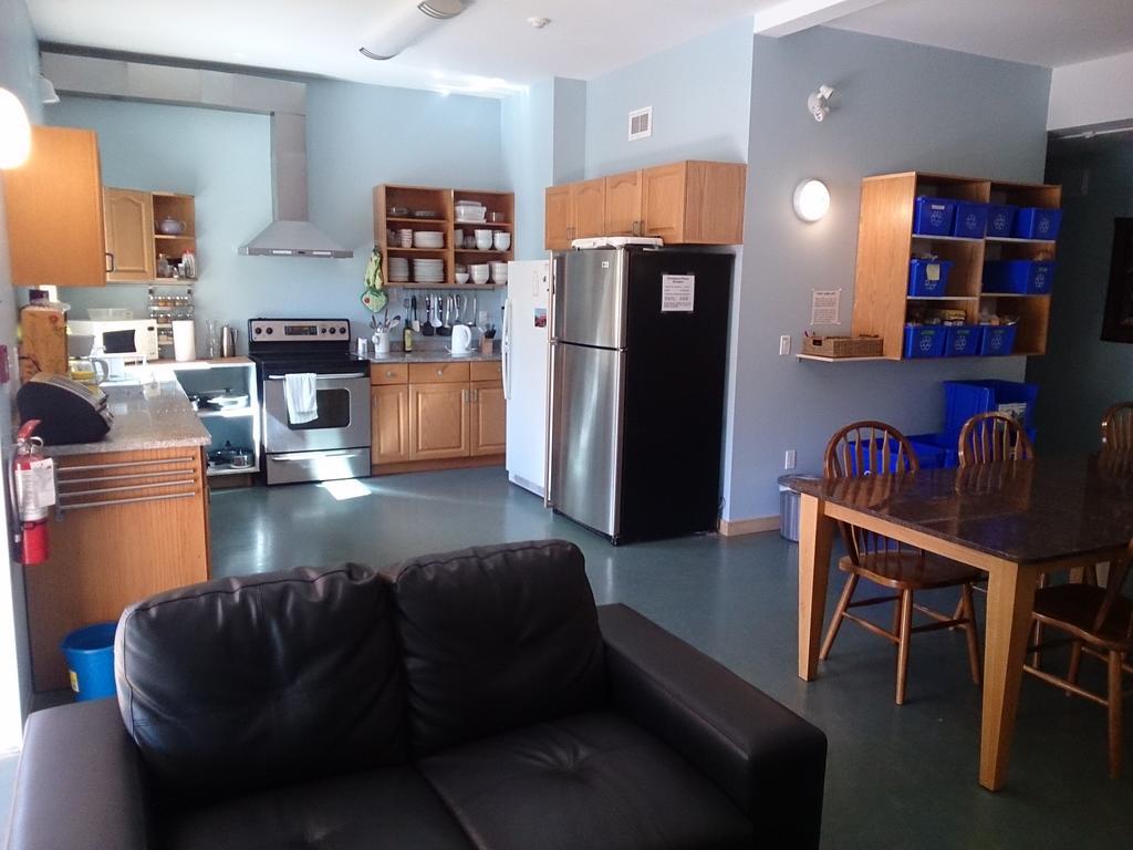 Upper Laberge Hot Springs Campground & Hostel المظهر الخارجي الصورة