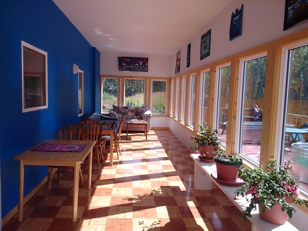 Upper Laberge Hot Springs Campground & Hostel المظهر الخارجي الصورة