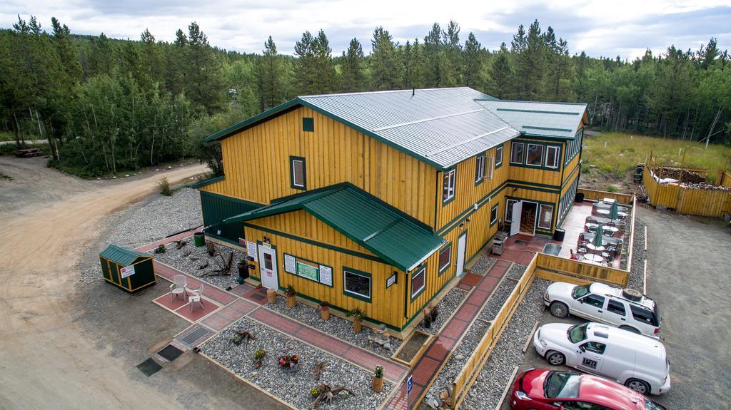 Upper Laberge Hot Springs Campground & Hostel المظهر الخارجي الصورة