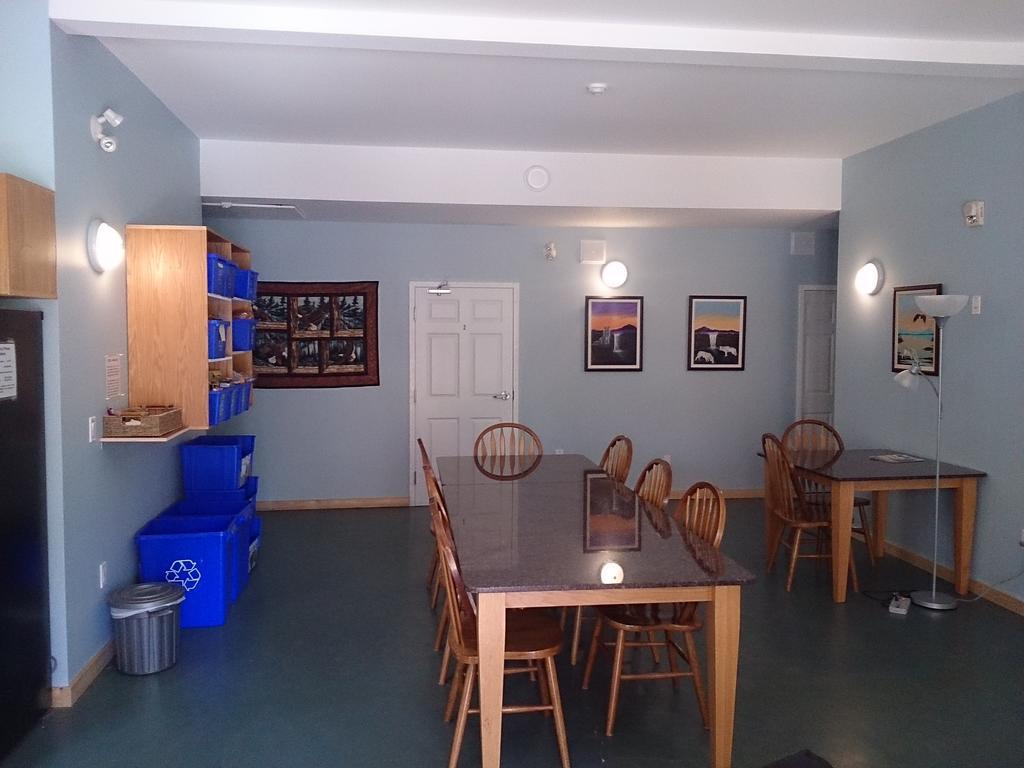 Upper Laberge Hot Springs Campground & Hostel المظهر الخارجي الصورة