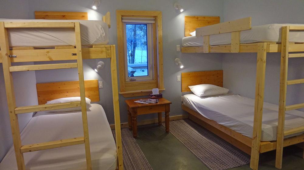 Upper Laberge Hot Springs Campground & Hostel المظهر الخارجي الصورة