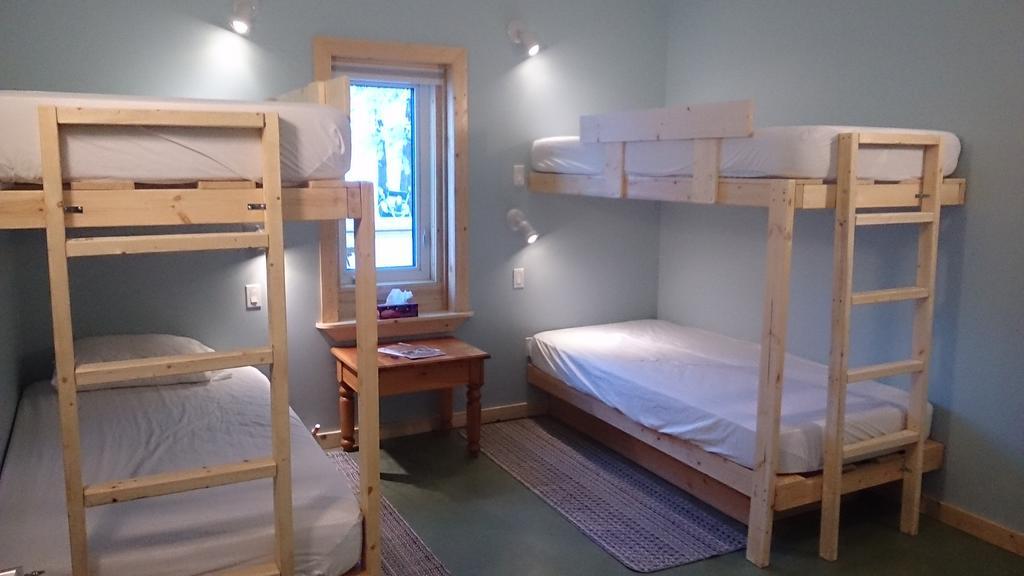 Upper Laberge Hot Springs Campground & Hostel المظهر الخارجي الصورة
